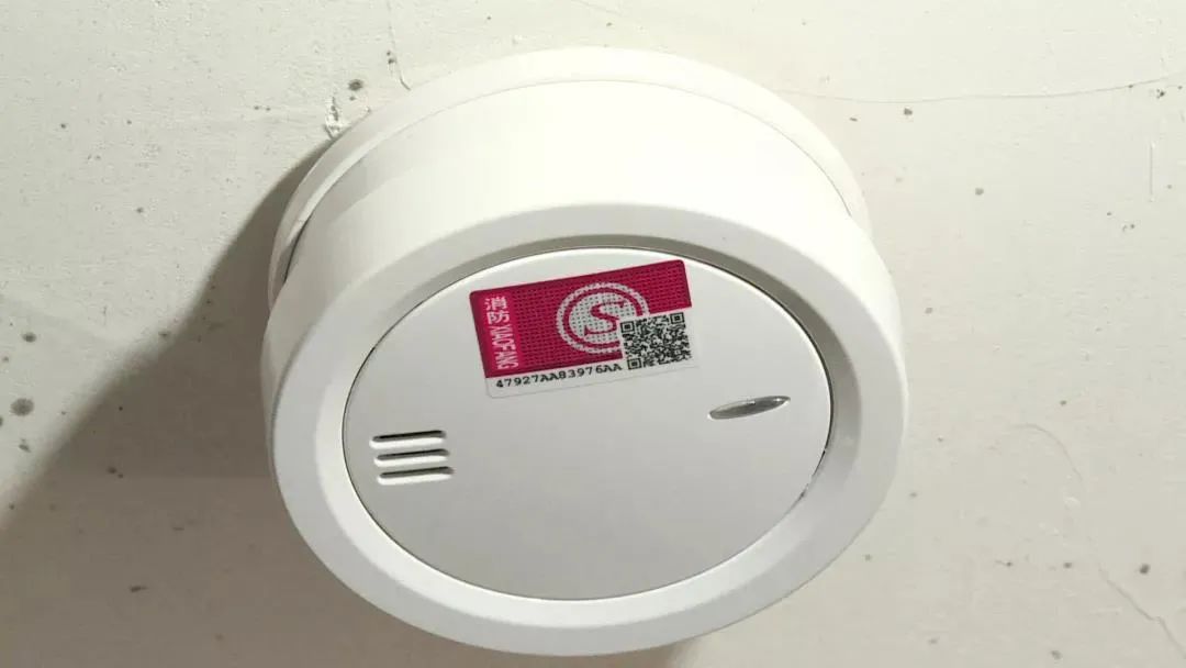 暖心!這個鎮為1225位獨居老人安裝煙感報警器_央廣網